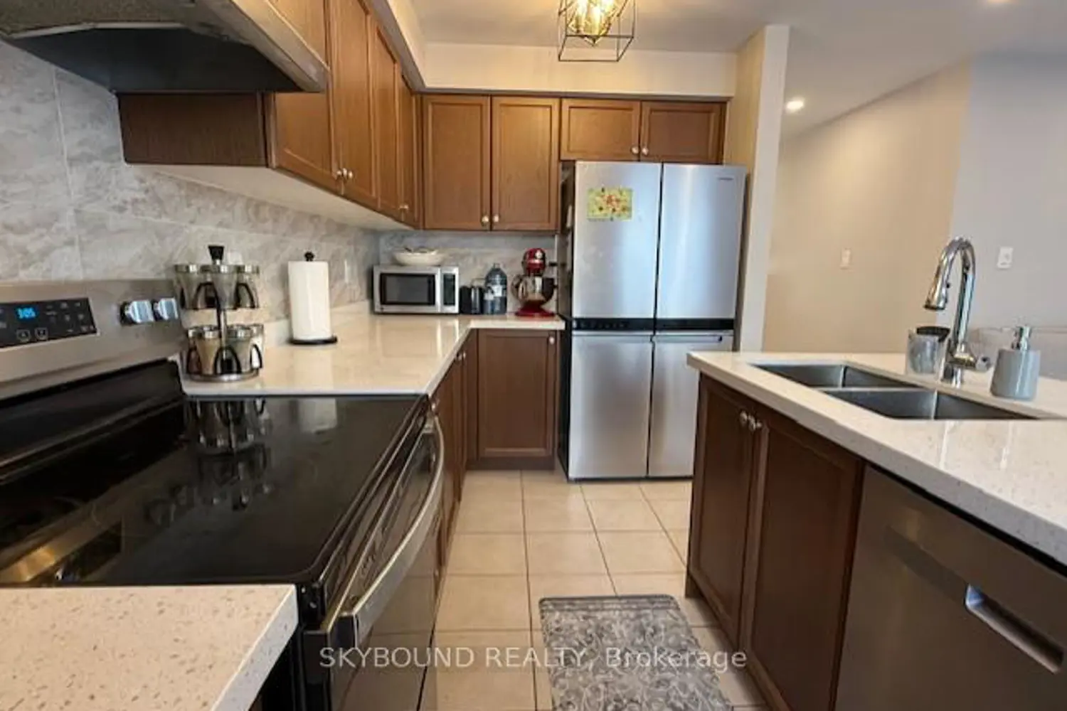 35 Lloydminster Avenue photo 5