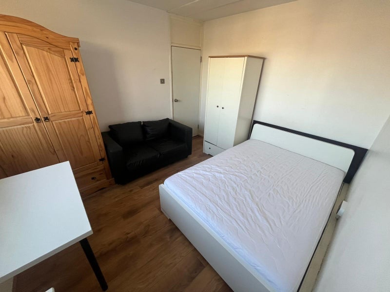 Room in a Shared Flat, Mile End Road, E1, N1 7GU