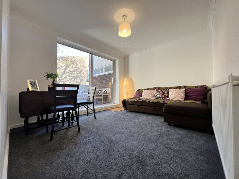 Room in a Shared Flat, Kingfisher Court, SW11, N1 7GU