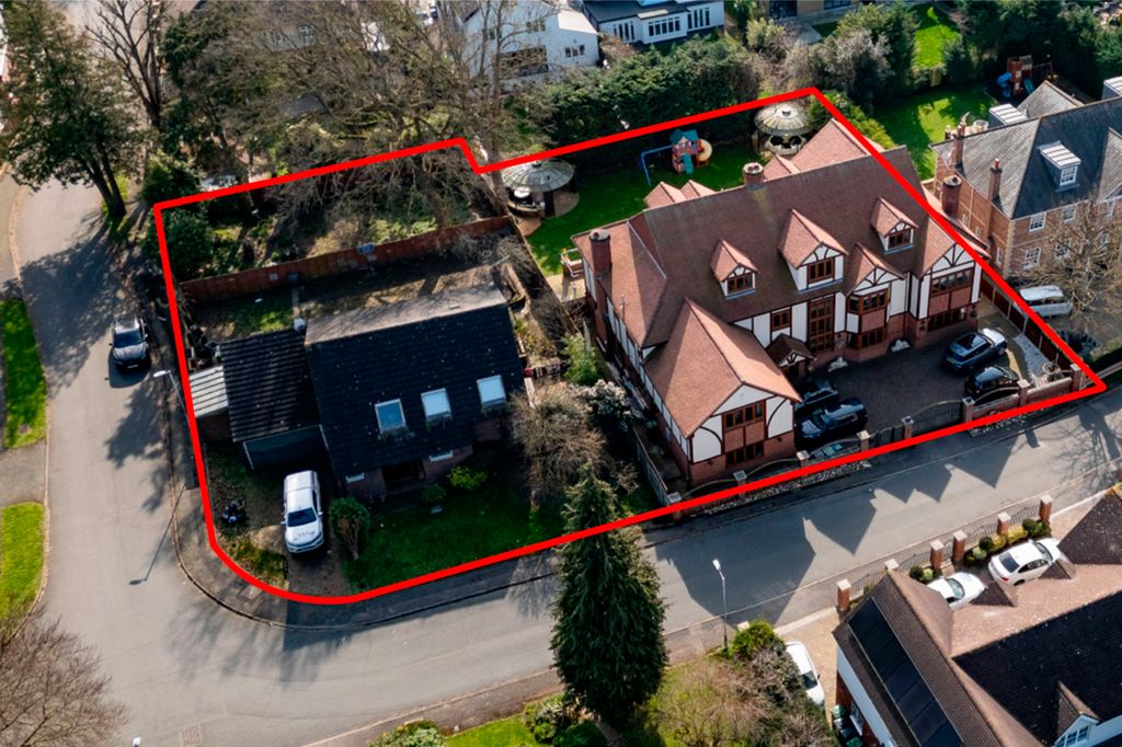 10 bed detached house for saleFreeman Way, Emerson Park, Hornchurch RM11