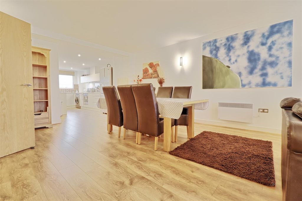 2 bed flat for saleRiverside Place, Cambridge CB5 photo 3