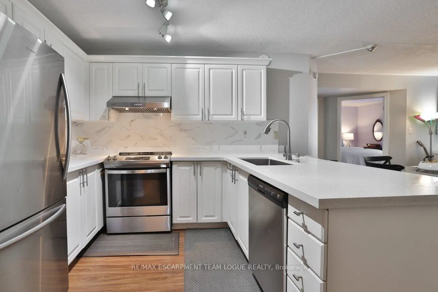 Additional image 4 of 2010 Cleaver Avenue 211