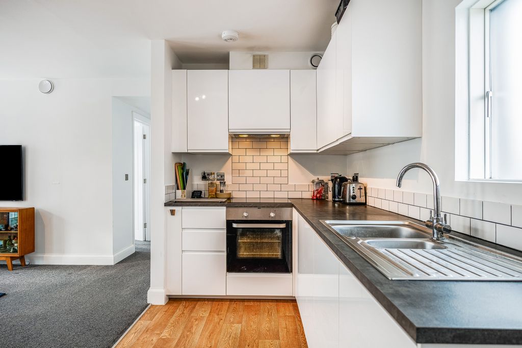 Additional image 2 of 1 bed flat for saleBewick Mews, Hungerford RG17