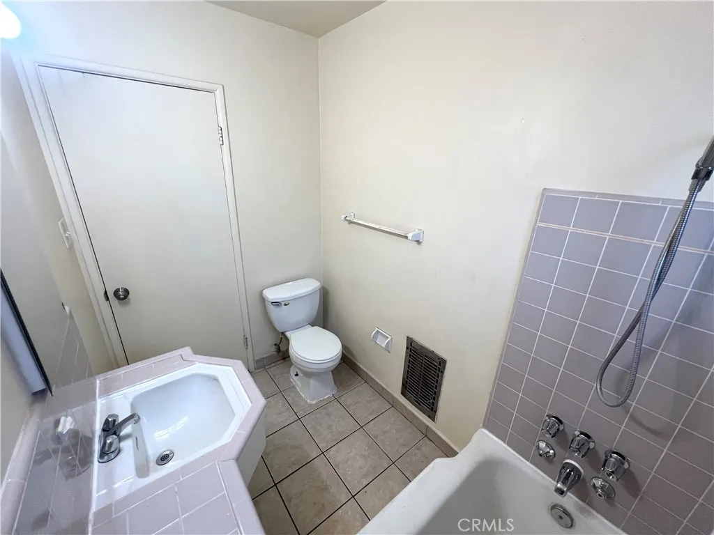 Additional image 12 of 6345 Templeton Street Unit J, Huntington Park, CA 90255