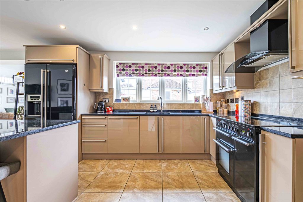 Additional image 2 of 4 bed detached house for saleDunstable Road, Caddington, Central Bedfordshire LU1