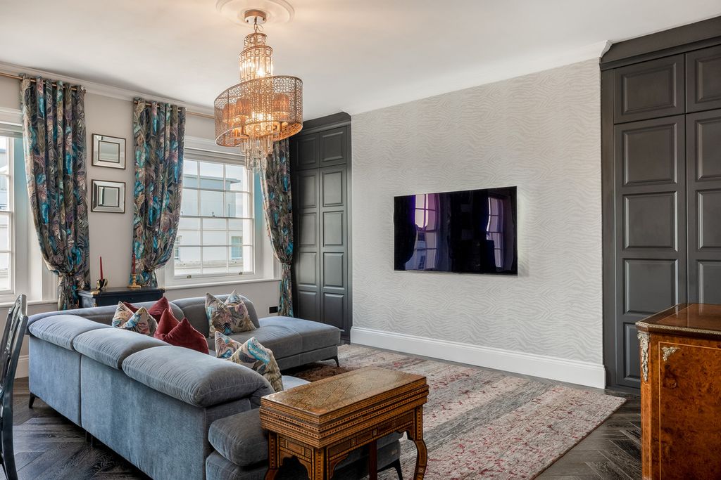 Additional image 8 of 2 bed flat for saleWilliam House 3 Parade, Leamington Spa, Warwickshire CV32