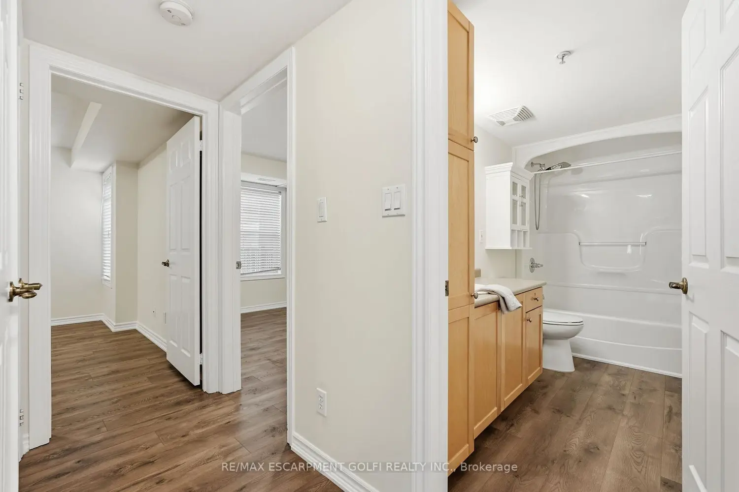 Additional image 12 of 2035 Appleby Line 411