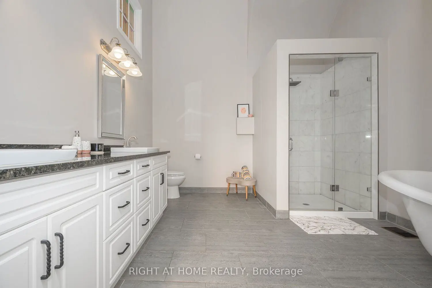 Additional image 4 of 3318 Dundas Street