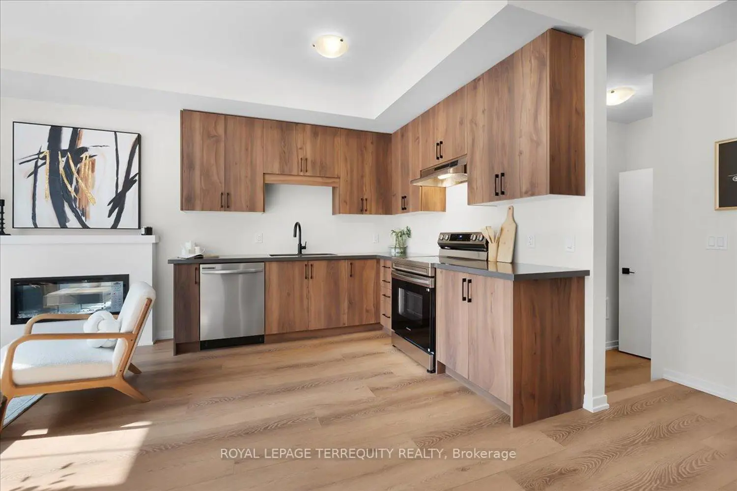 Additional image 4 of 38 Kingbird Common