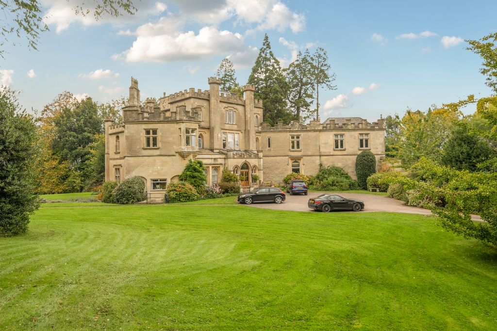 2 bed flat for saleBattlefields, Lansdown, Bath BA1