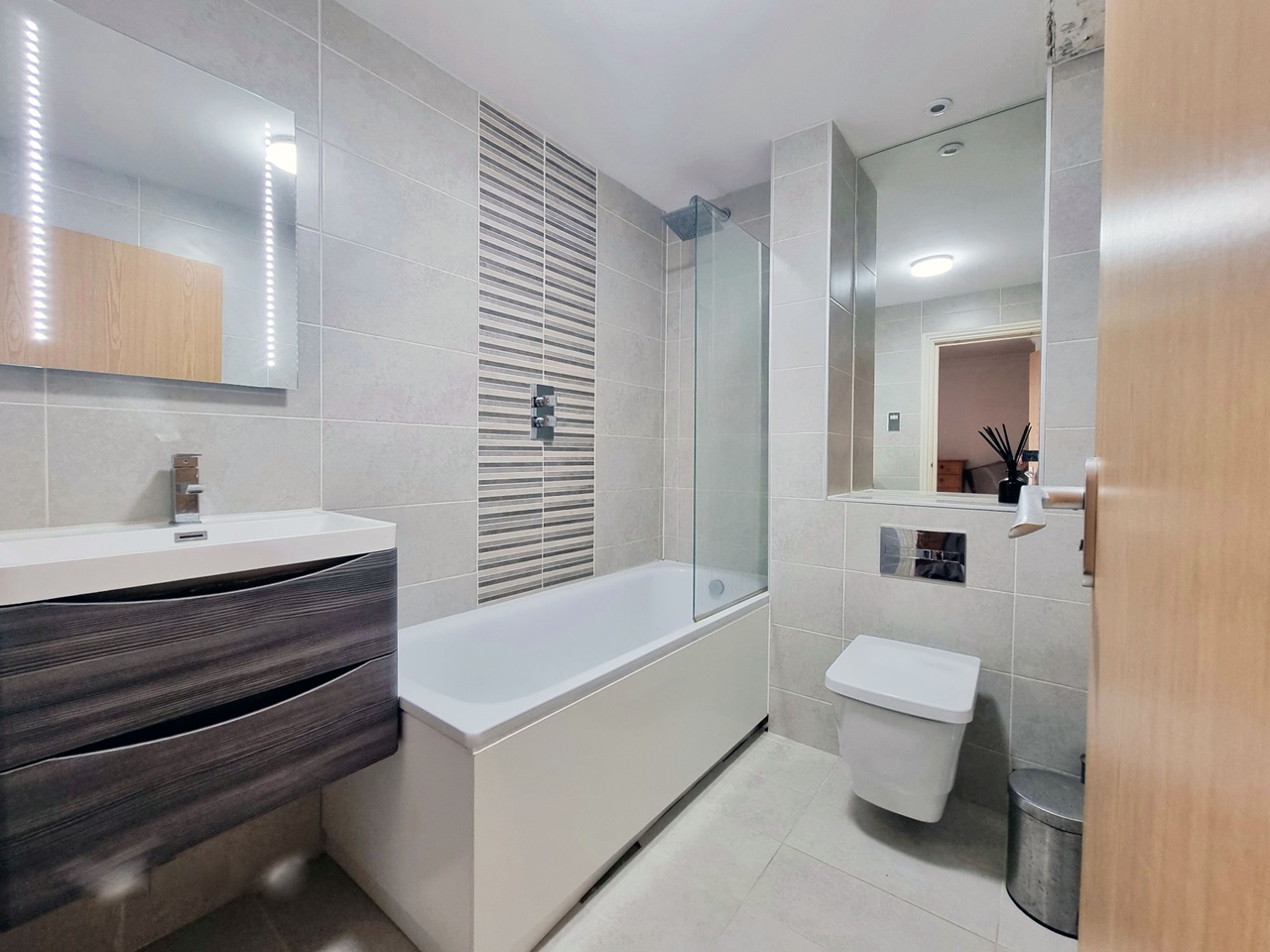 Additional image 8 of 2 Bed Flat, Mossbury Road, SW11, N1 7GU