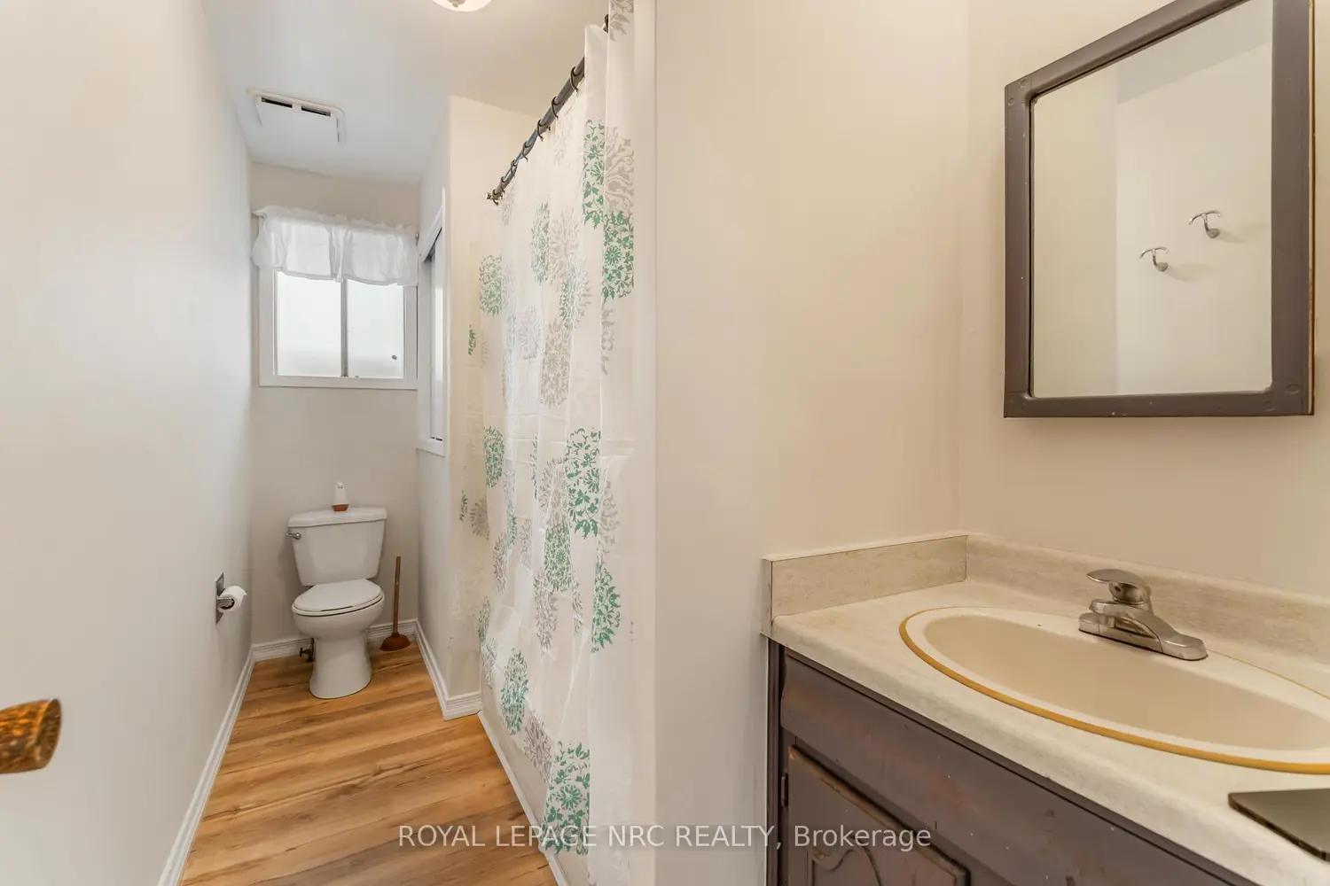 8025 Thorton Street photo 5
