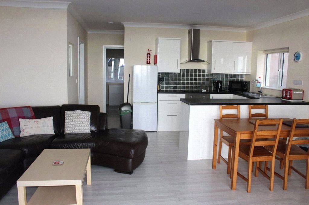 Additional image 8 of 2 bed flat for saleApt 4 (18) Coastal View, Pendine, Carmarthen SA33