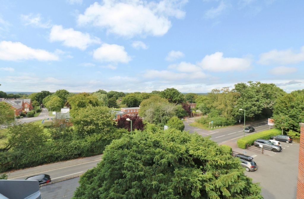 Additional image 12 of 3 bed flat for saleBotley Road, West End SO30
