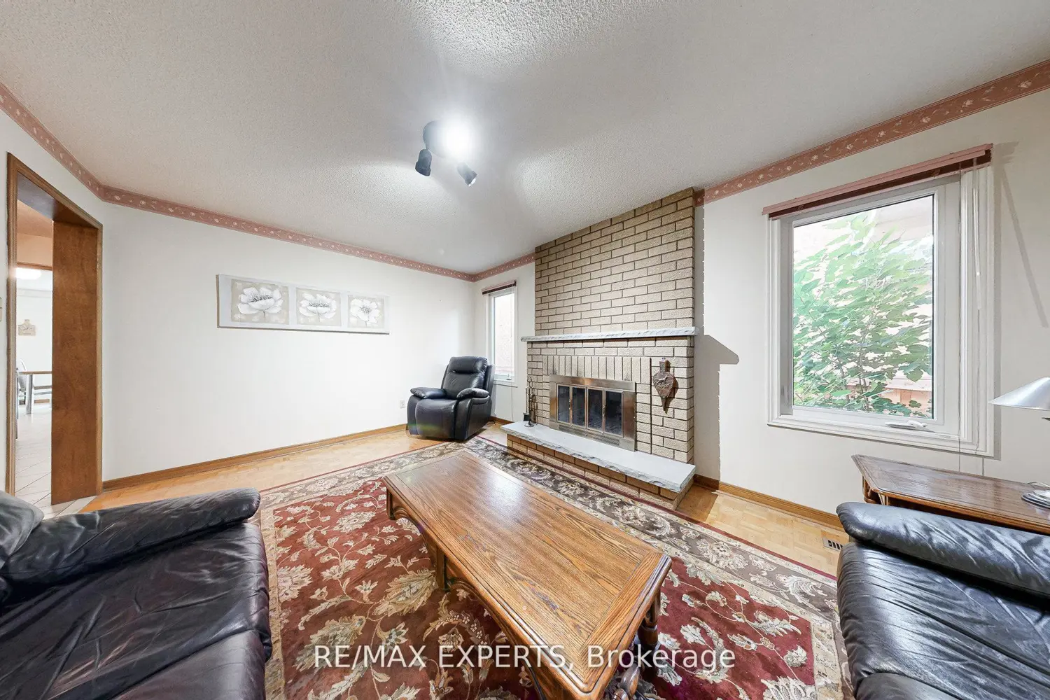 Additional image 5 of 47 Velvet Crescent