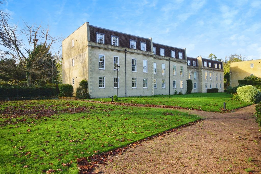 2 bed flat for saleCedar Hall, Frenchay, Bristol BS16