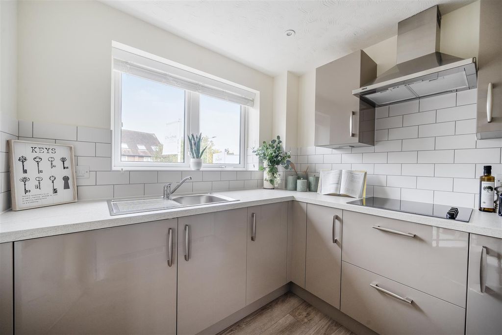 Additional image 6 of 1 bed flat for saleReedham Road, Burnham SL1