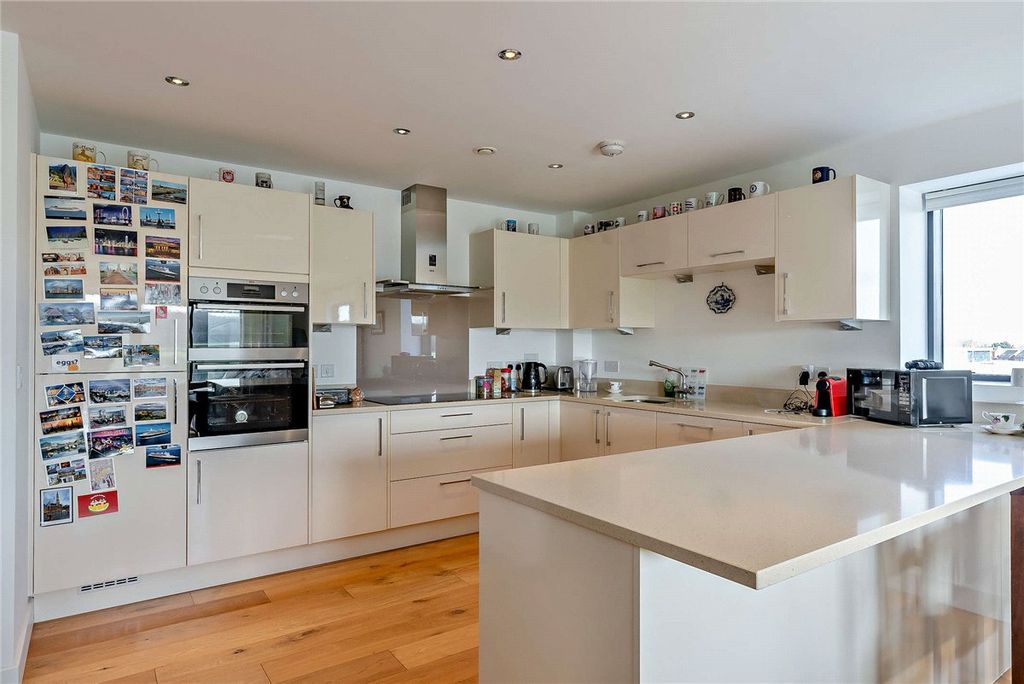 Additional image 8 of 2 bed flat for saleKingman Way, Newbury RG14
