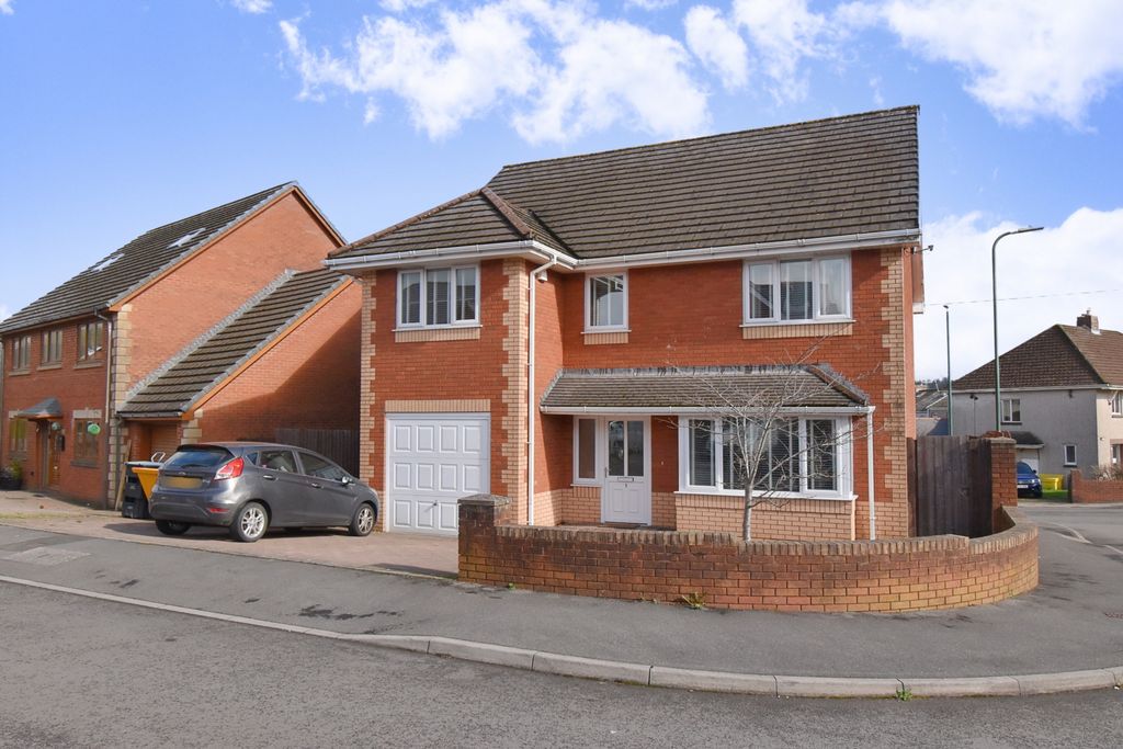 6 bed detached house for saleBrentwood Place, Willowtown NP23