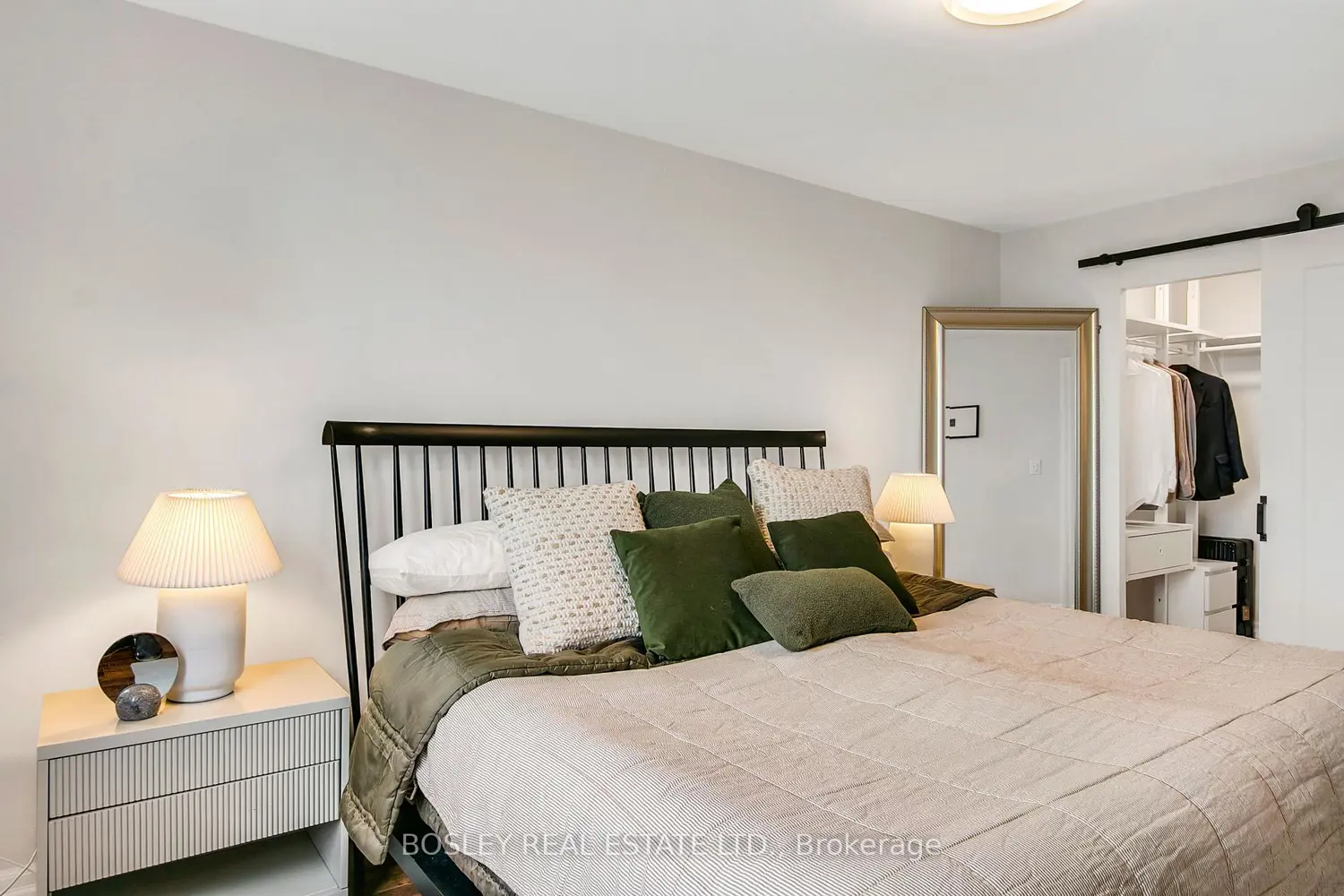 Additional image 7 of 10 Edgecliff Golfway 1411