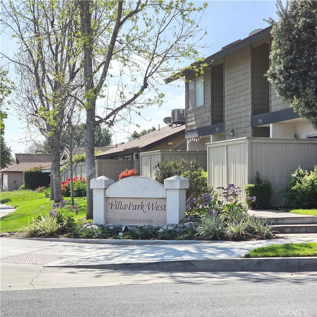 521 W Dunton Ave, Orange, CA 92865 photo 4