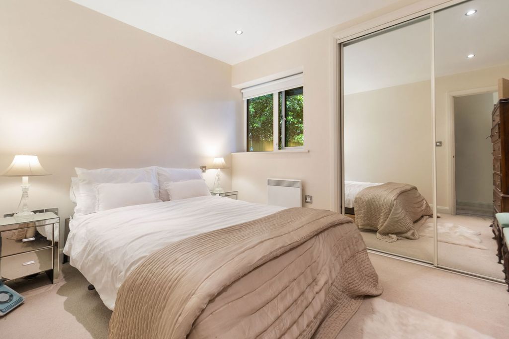 Additional image 5 of 2 bed flat for saleAlbert Road North, Great Malvern, Worcestershire WR14