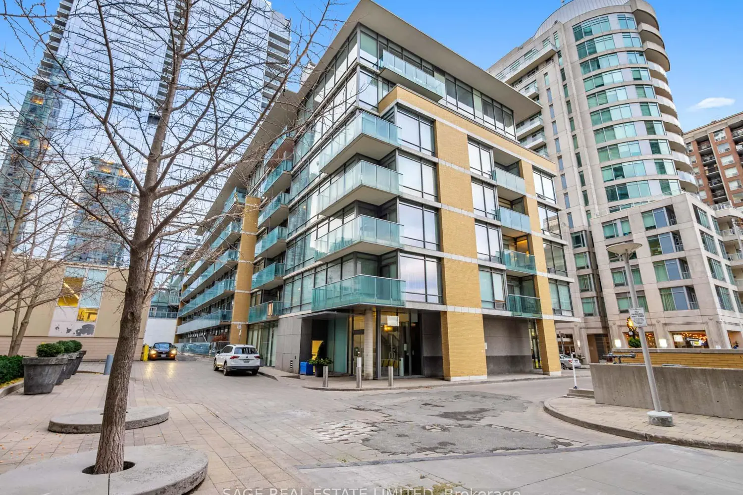 21 Scollard Street 608