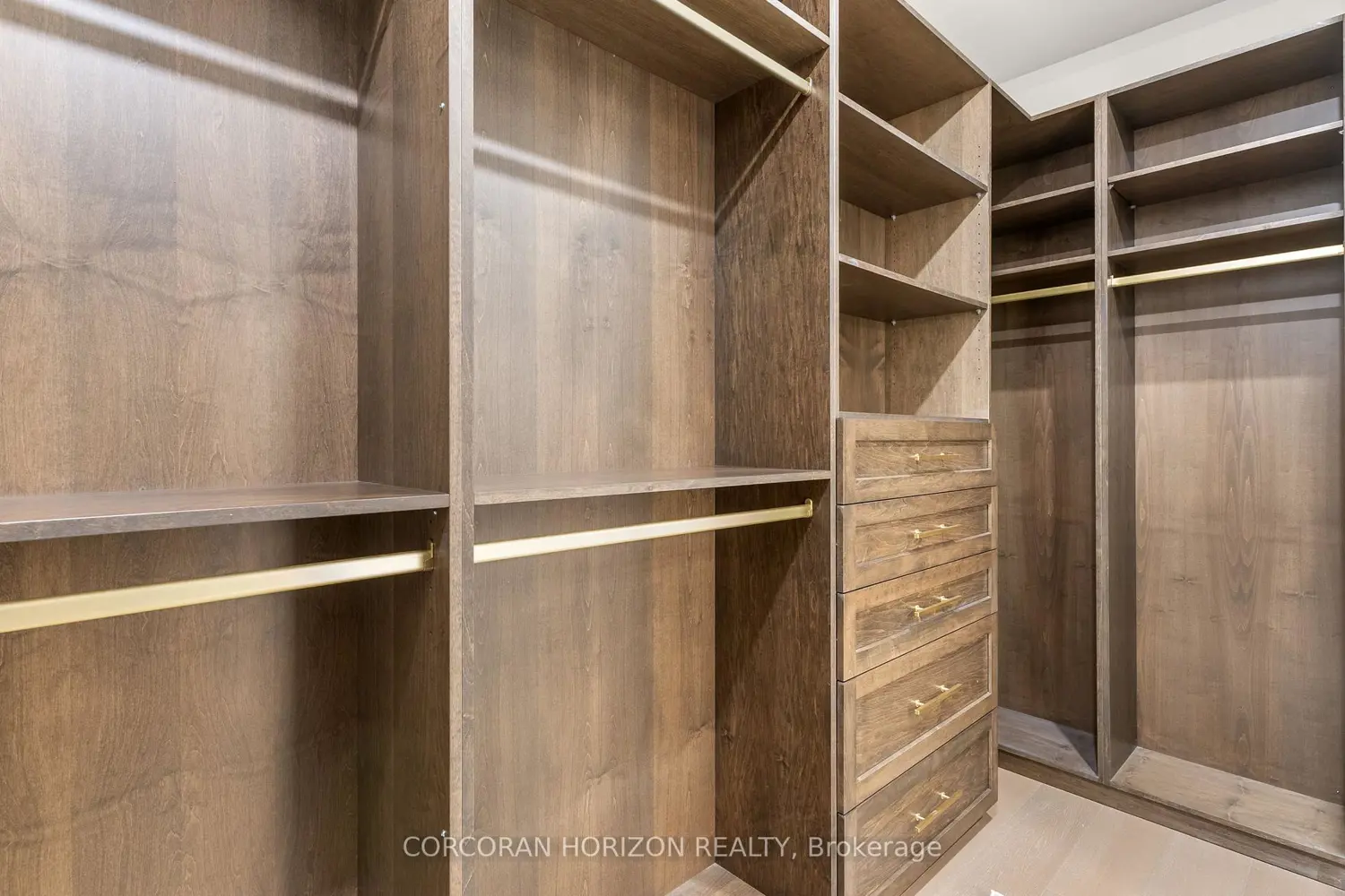 Additional image 19 of 6523 Wellington 7 Road 509