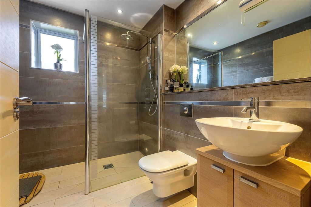 Additional image 11 of 3 bed flat for saleWesthaven, 1 Western Road, Canford Cliffs, Poole BH13