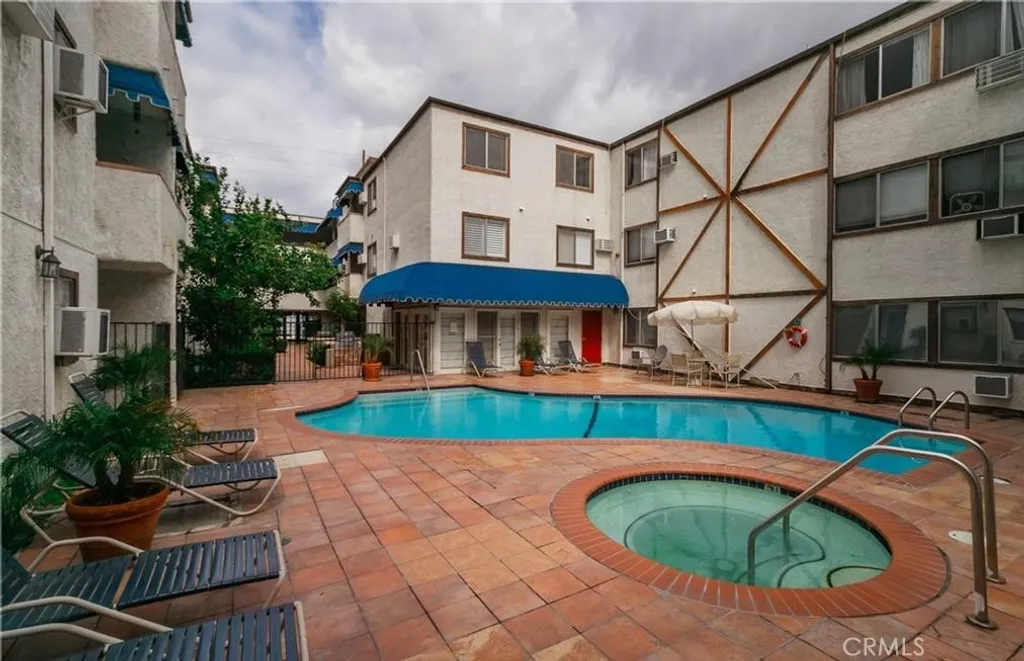 Additional image 4 of 18530 Hatteras Street Unit 218, Tarzana, CA 91356