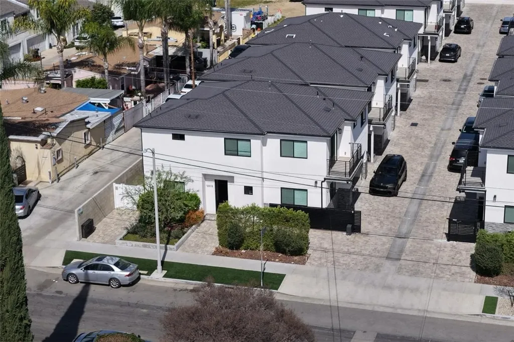 18919 Gault Street, Reseda, CA 91335