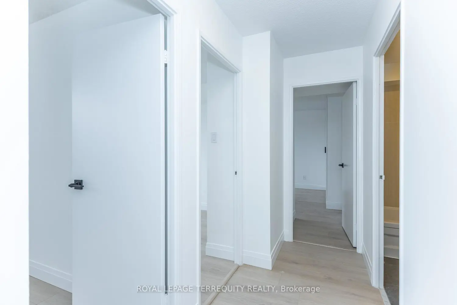 Additional image 11 of 30 Sunrise Avenue 202