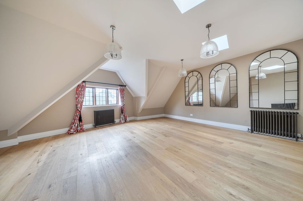 Additional image 3 of 2 bed flat for saleKings Drive, Midhurst GU29