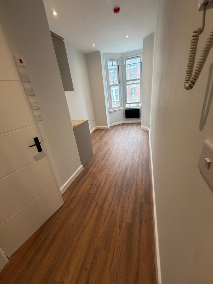 Additional image 13 of Studio Flat, Garfield Road, SW11, N1 7GU