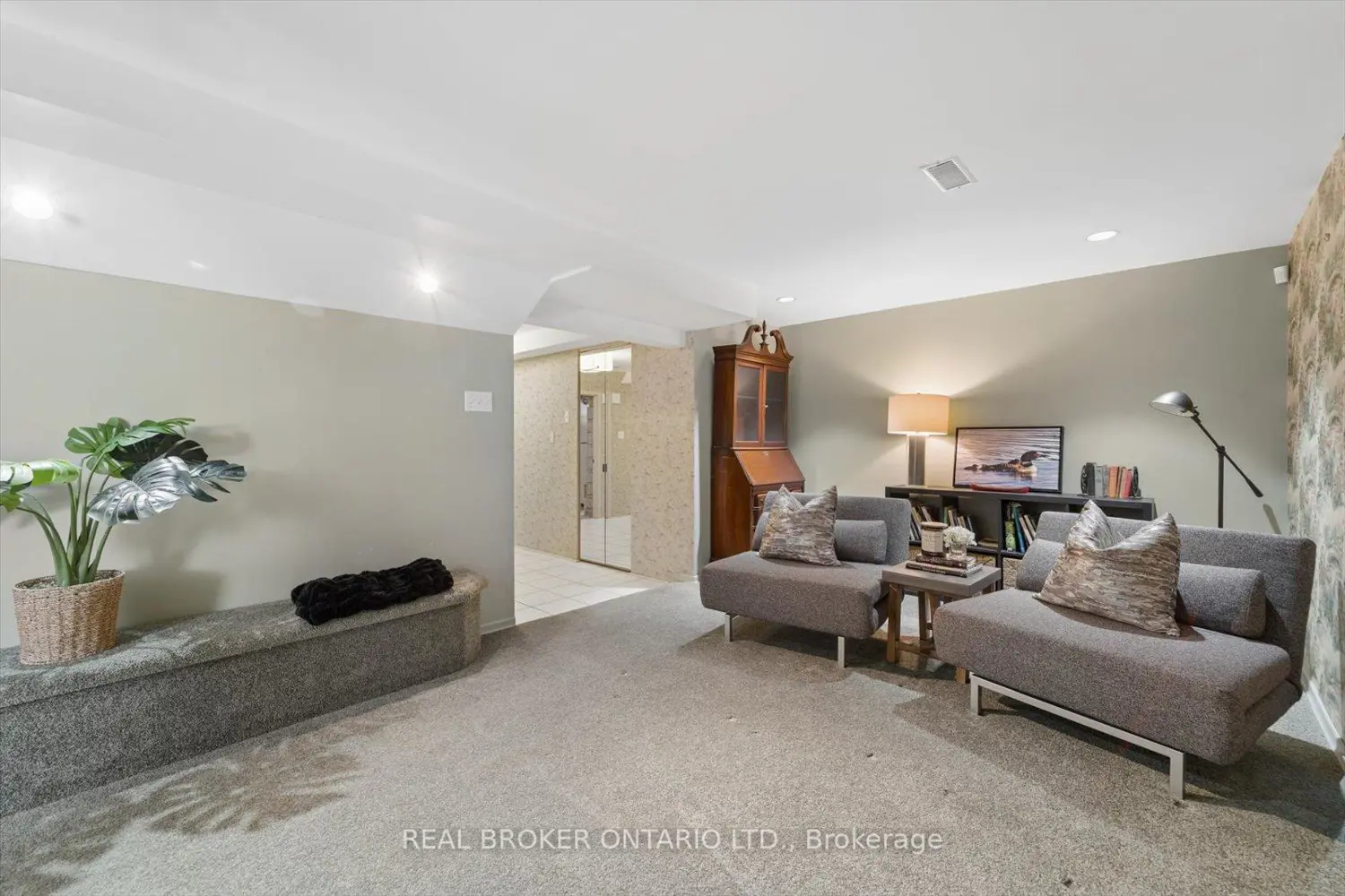 Additional image 17 of 1449 Champlain Drive