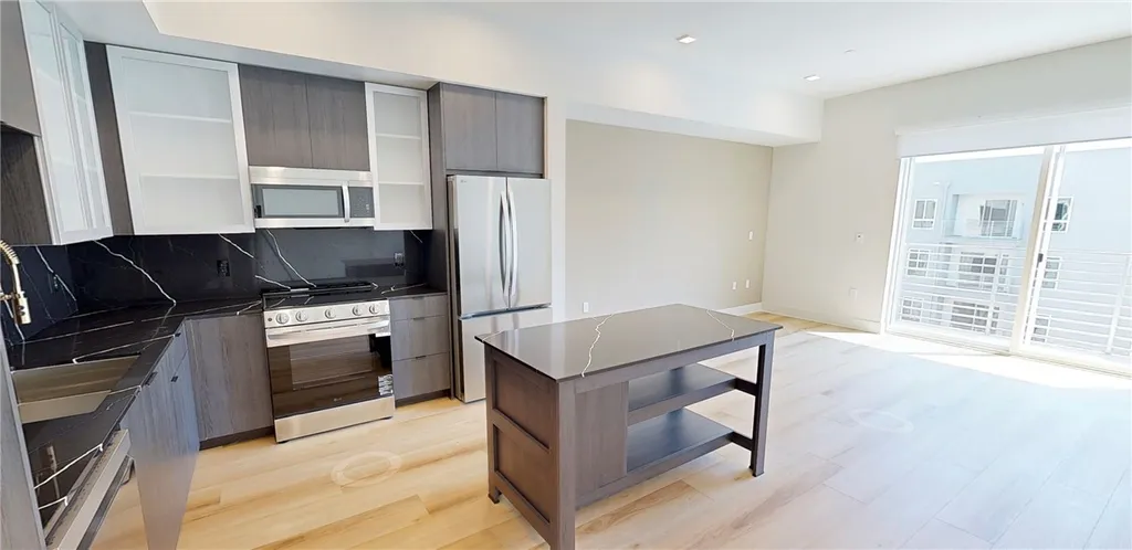 21010 Erwin Street Unit PH745, Woodland Hills, CA 91367