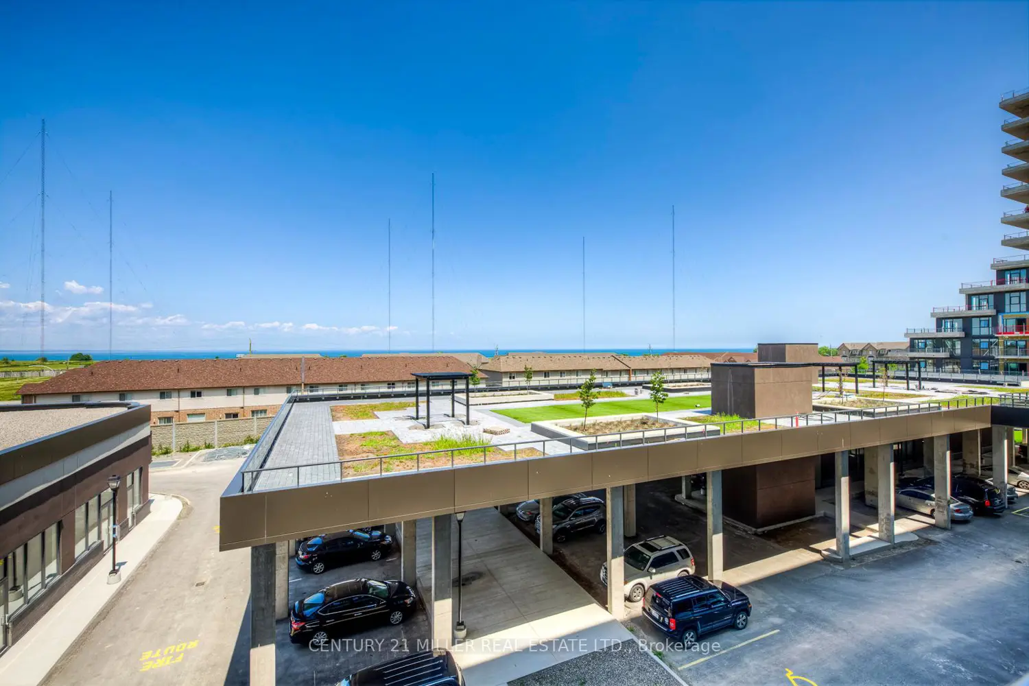 560 North Service Road 303 photo 4
