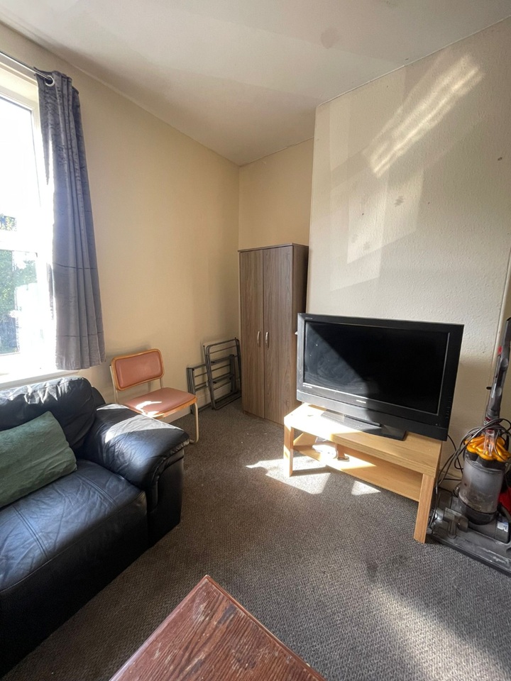 Additional image 8 of Room in a Shared House, Brudenell View, LS6, LS6 1HD