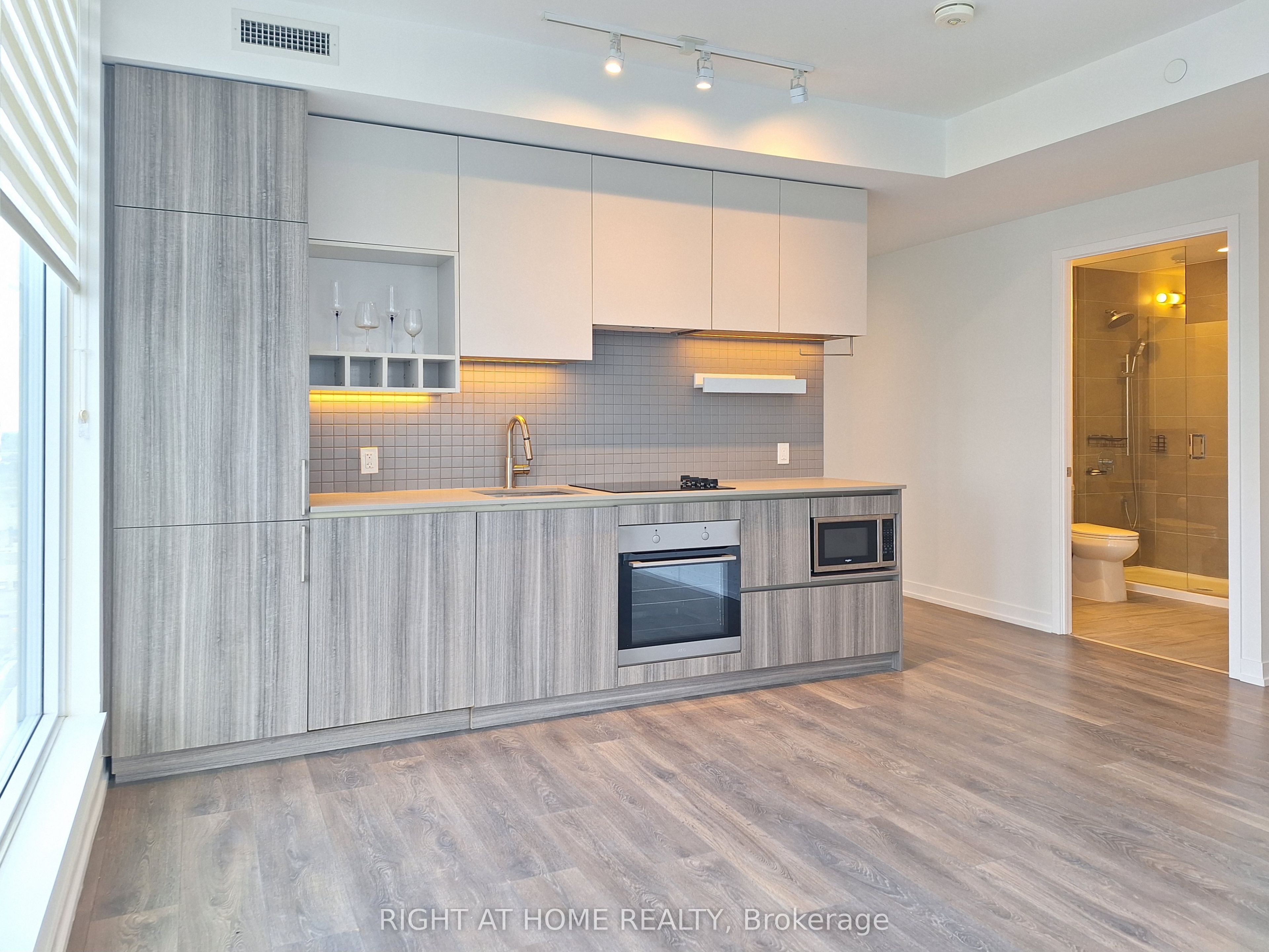 Additional image 2 of 2702-5 Buttermill Avenue, Vaughan, ON, L4K 0J5