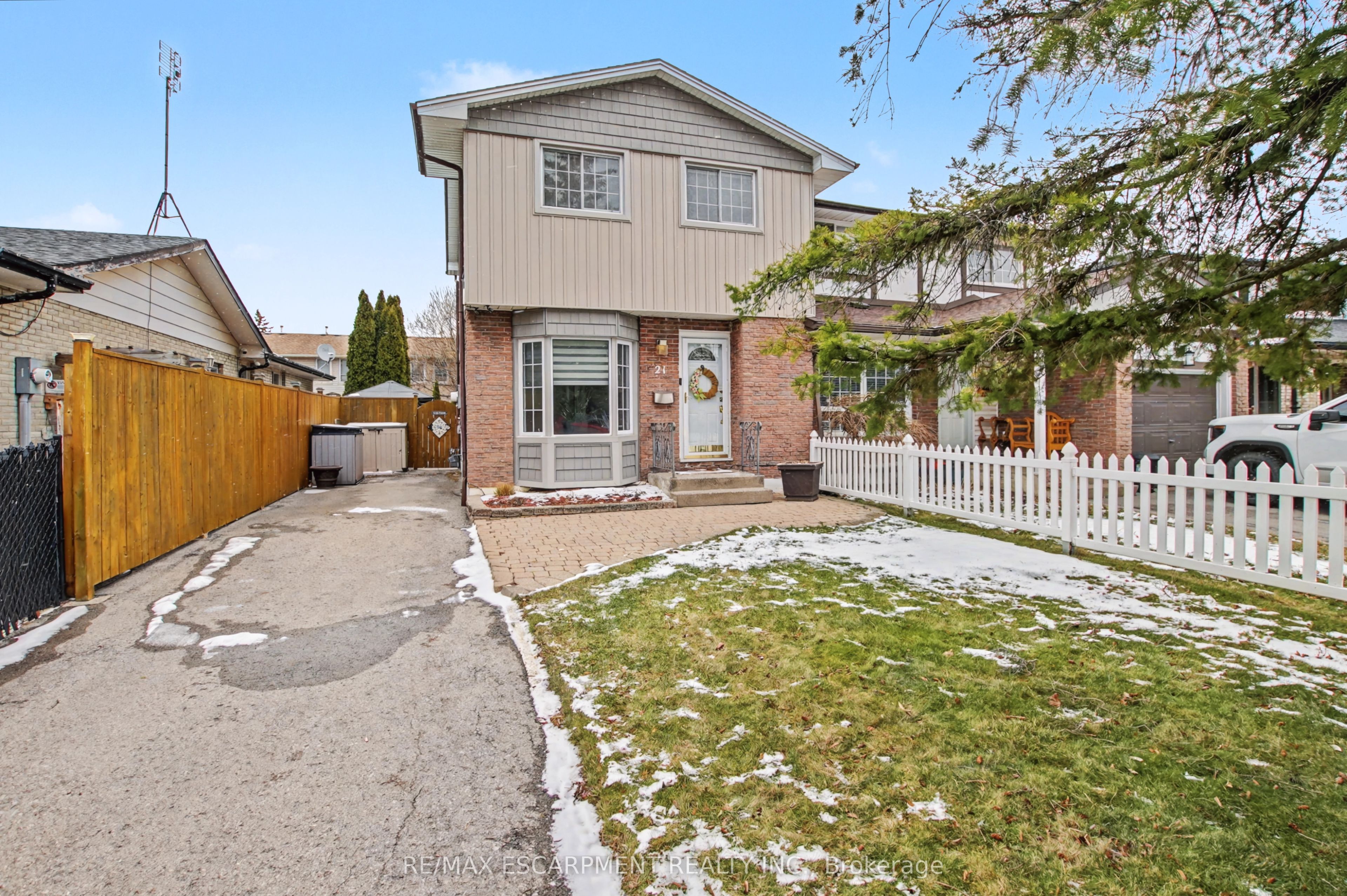 21 Greystone Crescent, St. Catharines, ON, L2N 6P1