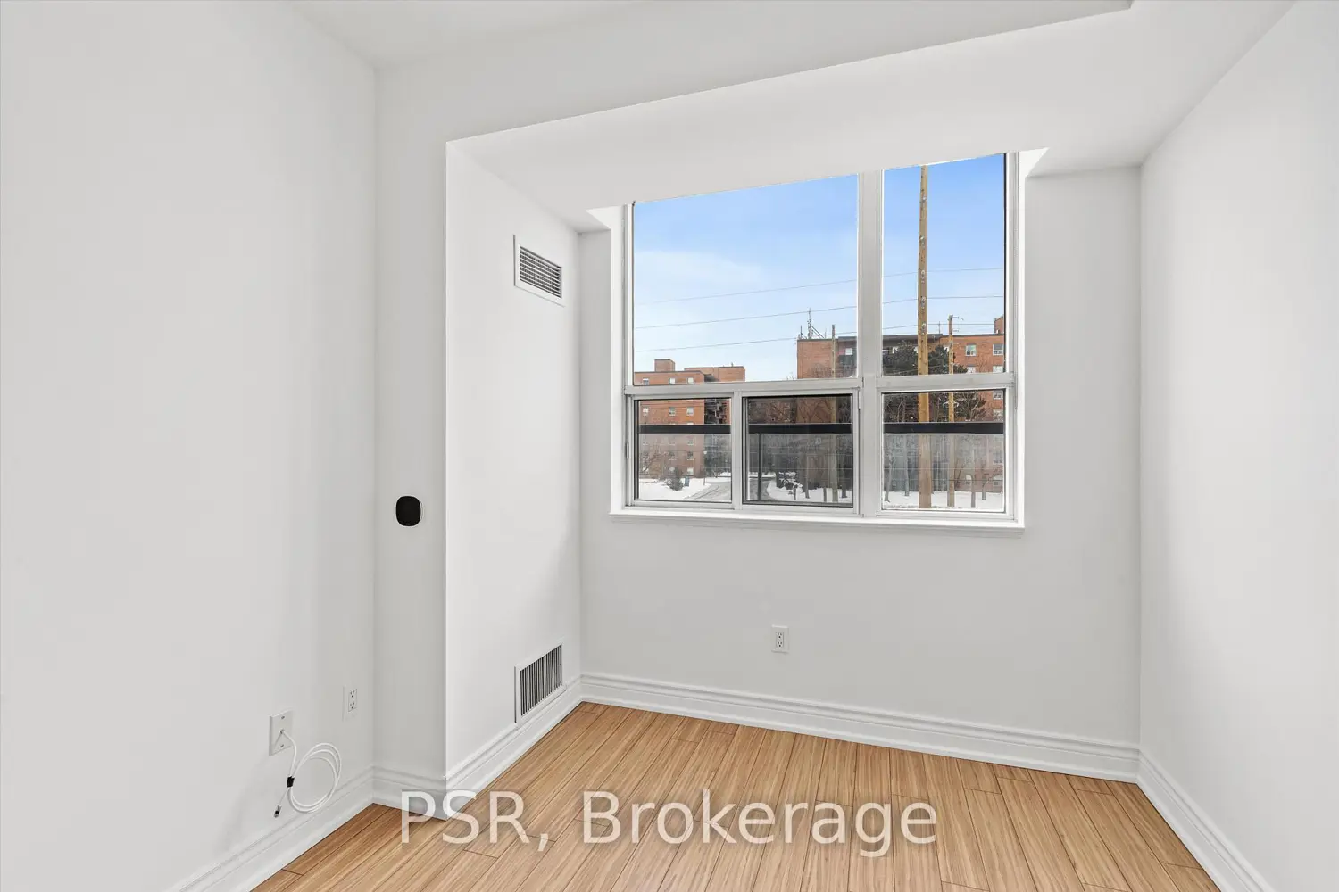 Additional image 15 of 7378 Yonge Street 103