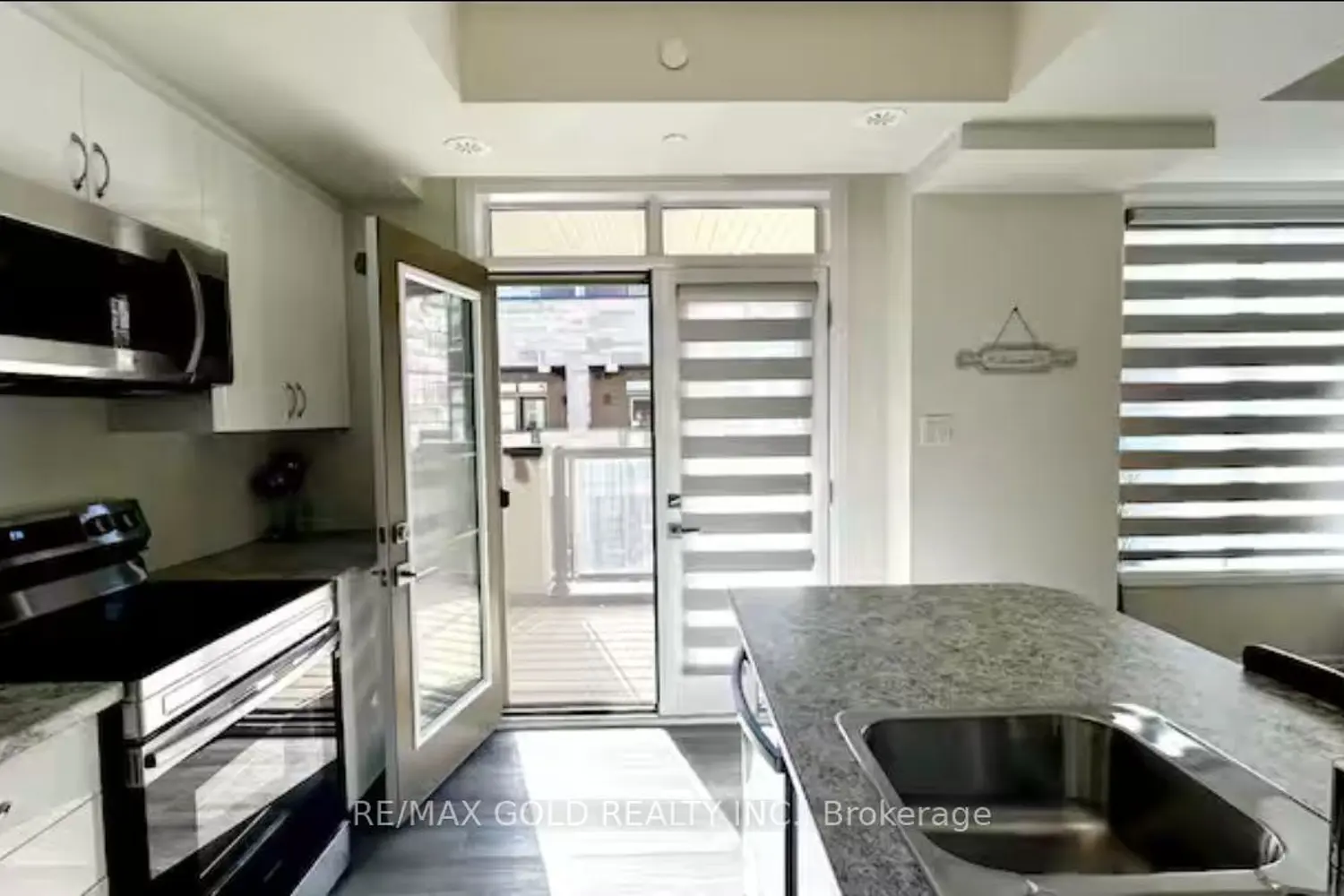 Additional image 3 of 35 Fieldridge Crescent 36