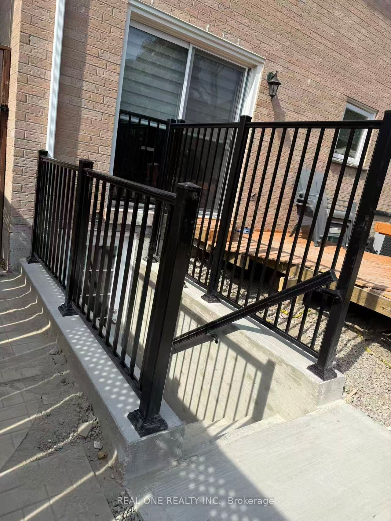 Additional image 2 of 826 Winterton Way, Mississauga, ON, L5V 2A5