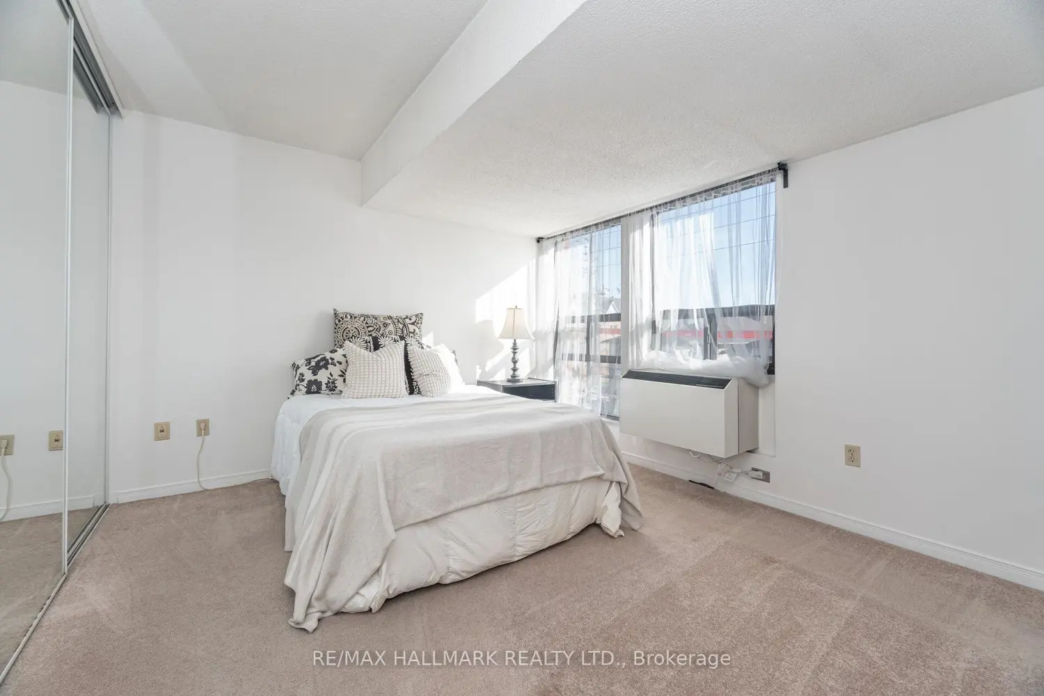 Additional image 5 of 2112 Queen Street #10