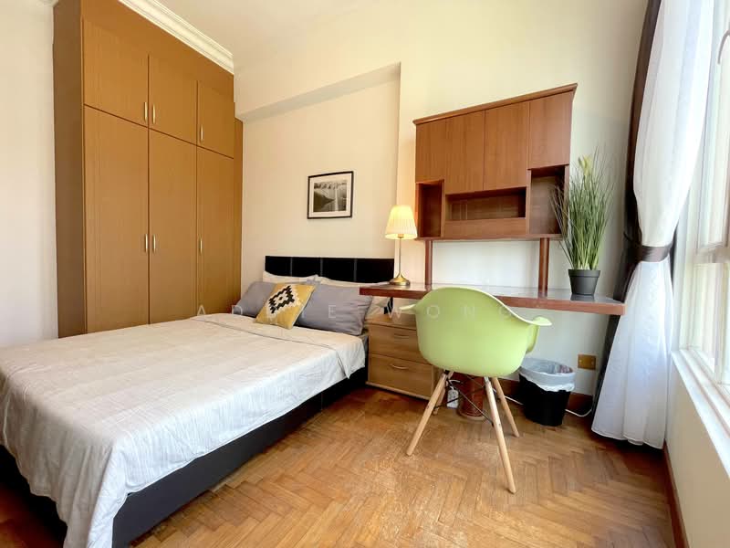 Additional image 2 of Spacious & Bright Room | Somerset MRT 5 Mins Walk | Big Wardrobes & Work Desk