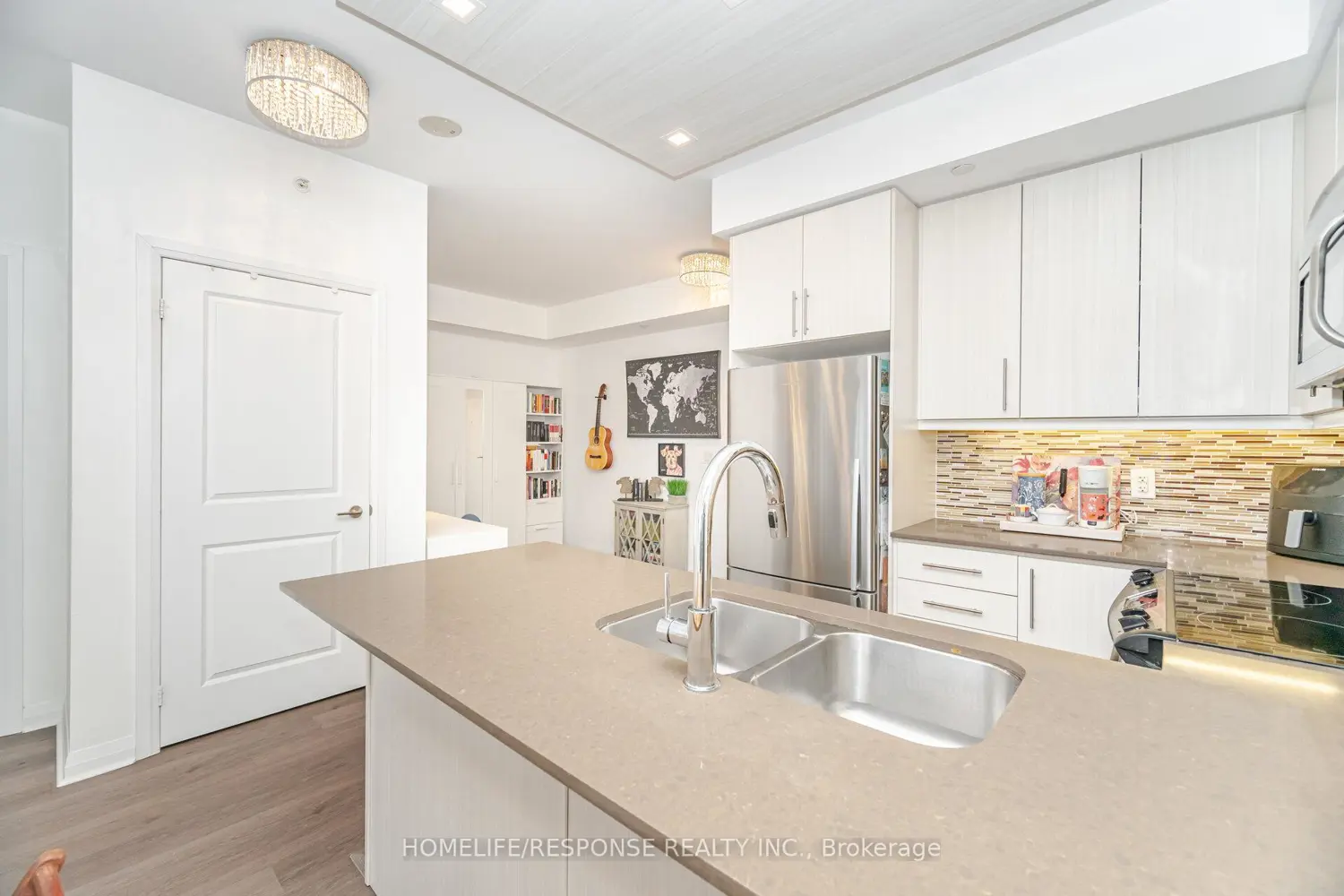 55 Oneida Crescent 1206 photo 3