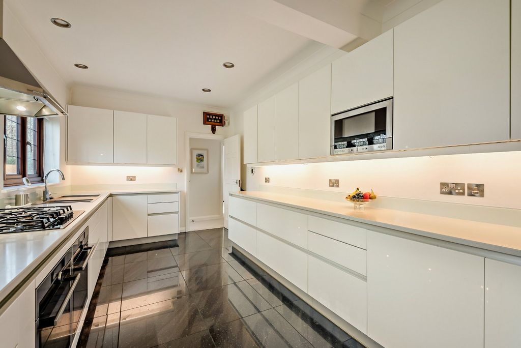 Additional image 4 of 5 bed detached house for saleTydehams, Newbury, Berkshire RG14
