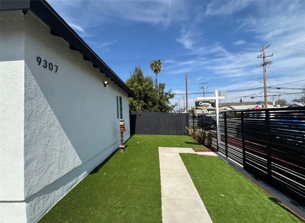 Additional image 3 of 9307 S Budlong Ave Unit 3, Los Angeles, CA 90044