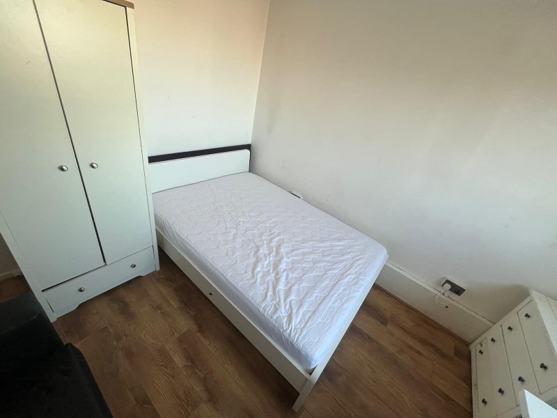 Additional image 2 of Room in a Shared Flat, Mile End Road, E1, N1 7GU