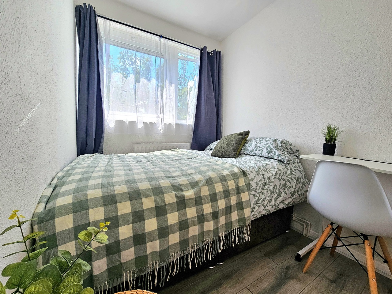 Room in a Shared Flat, Dowler House, E1, N1 7GU